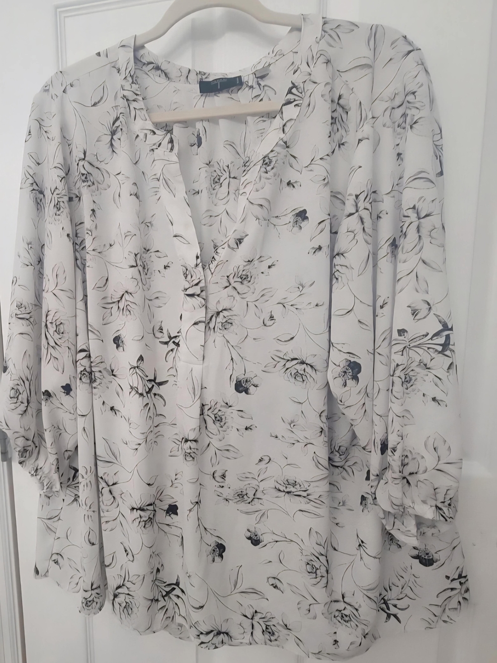 Tahari White Floral Long-Sleeve Tunic Blouse